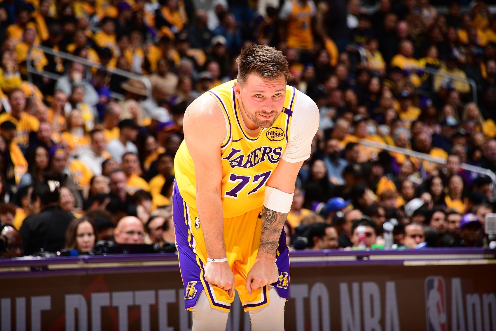 九游手机游戏大全东契奇迎来十五赛季出色发挥,日本队观众热烈欢呼!