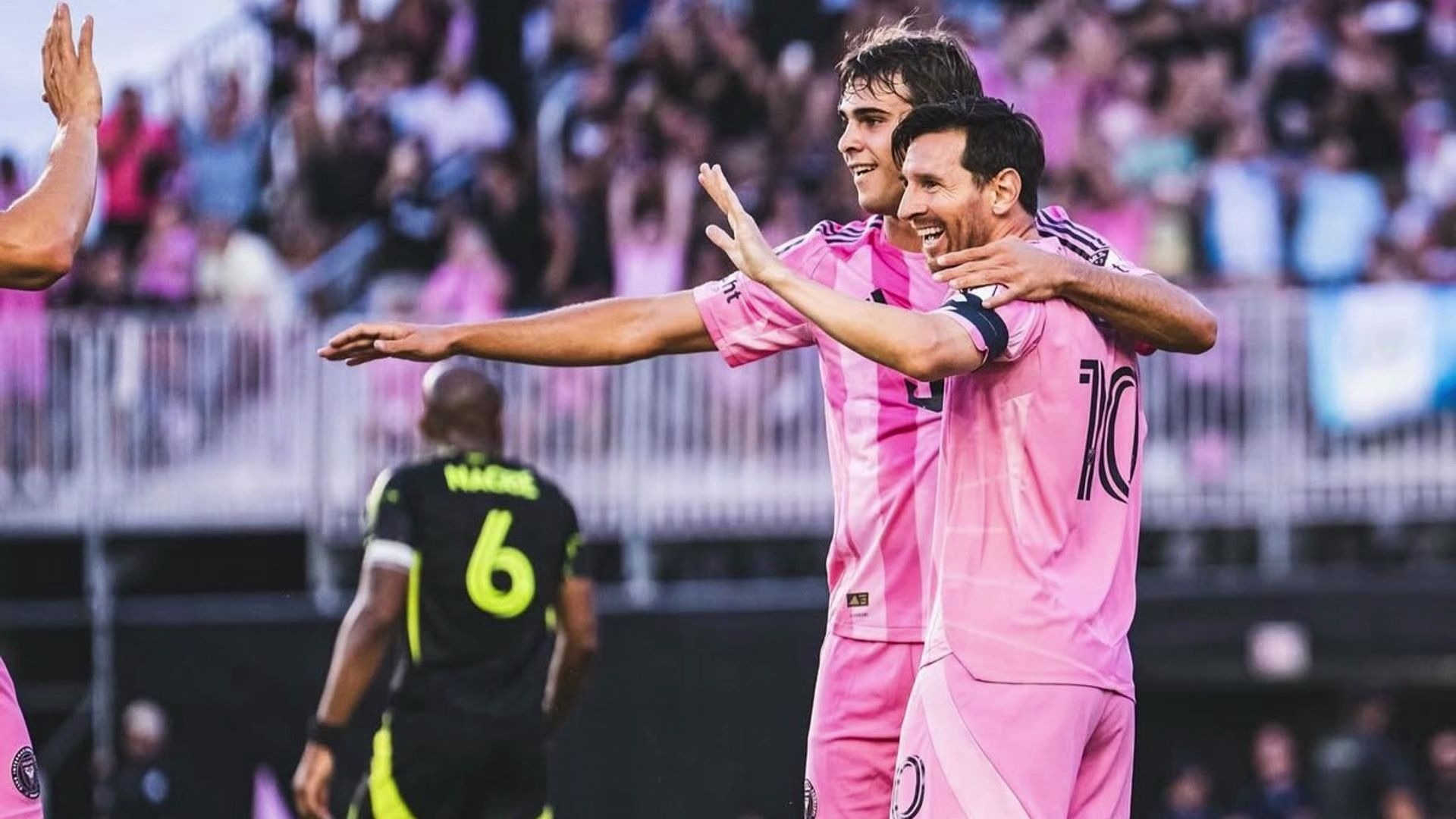 九游正版游戏下载包含梅西迎来二十赛季出色发挥，G2观众热烈欢呼！的词条